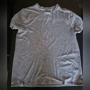 Used Mens size Large Swiss Brand active shirt gray